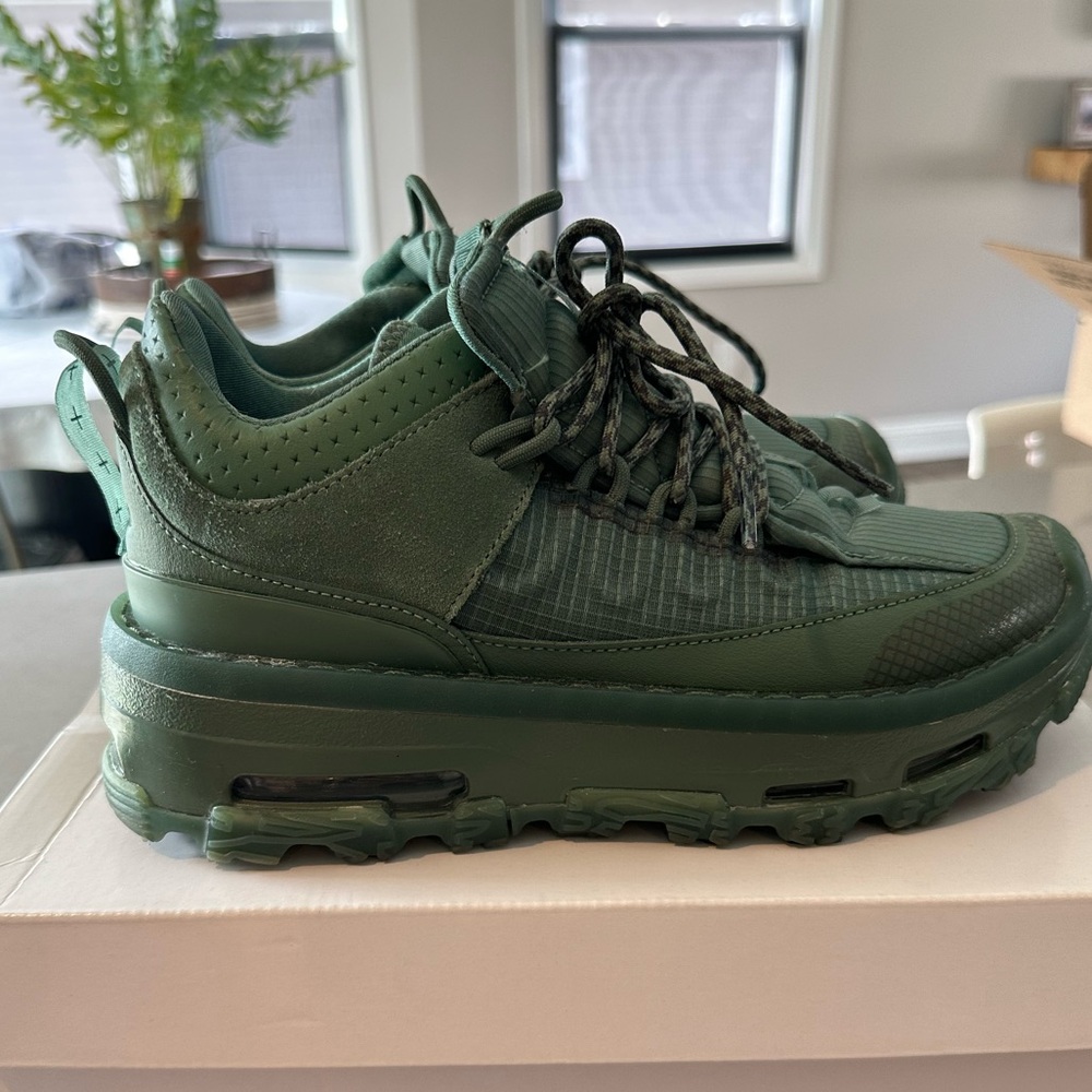 Visionary Air Sneaker